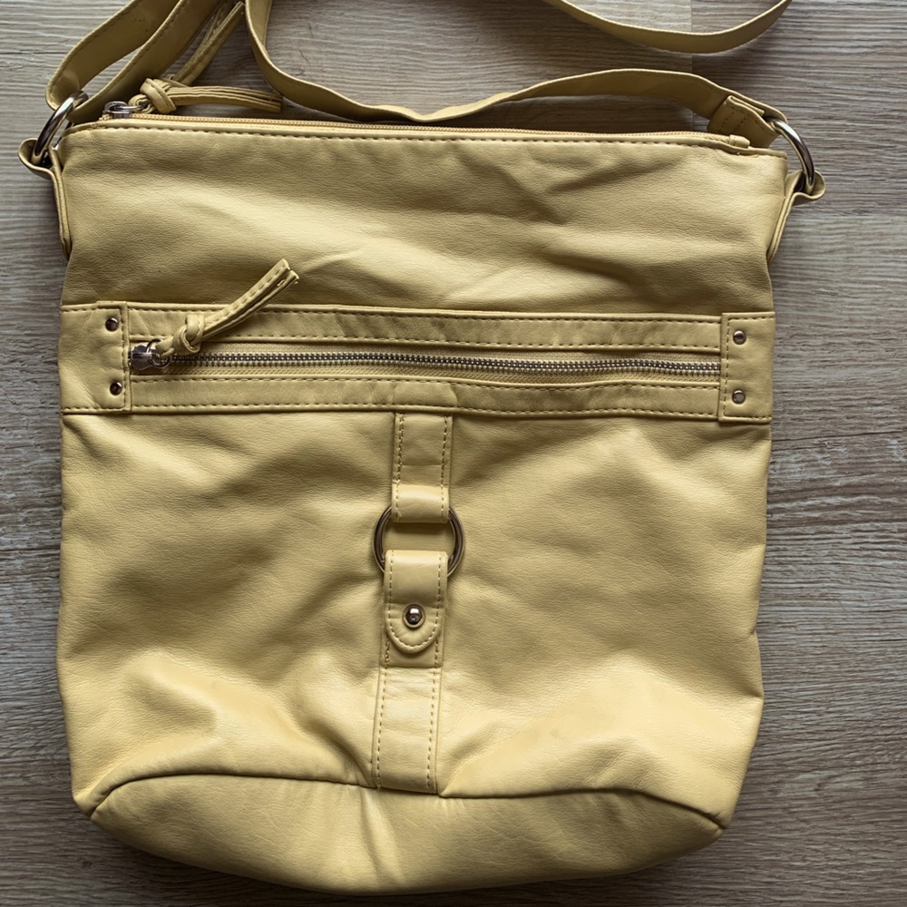 BUENO soft yellow faux leather crossbody
